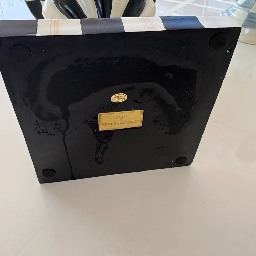 Mackenzie Childs Pedestal Urn courtly check blk/white - Picture 3 of 5